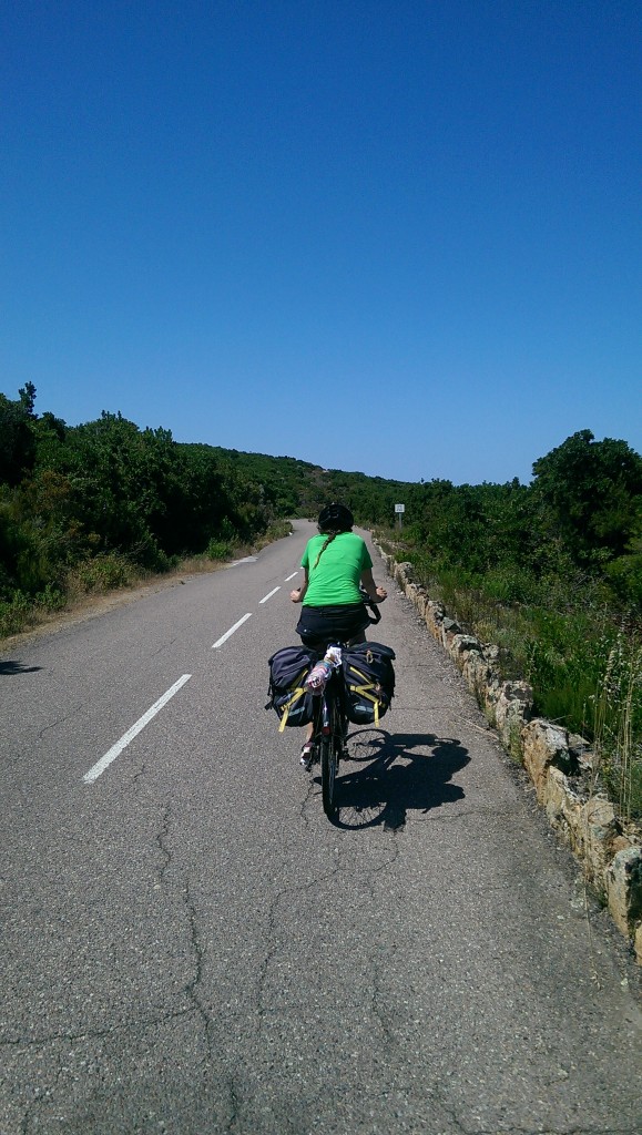 Roule Nework Jennyfer sur son vélo