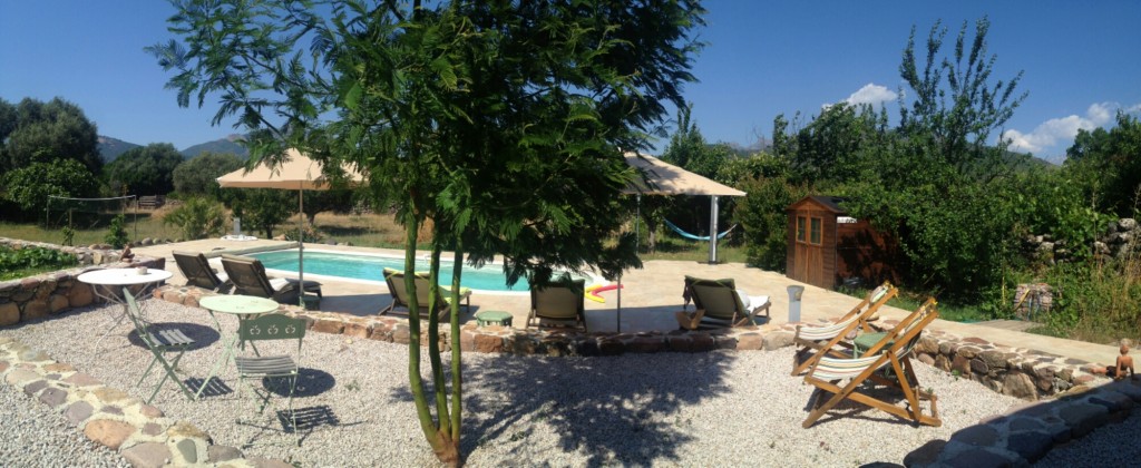 Pas naturelle mais trop coooooolll La piscine chez Jean Pierre